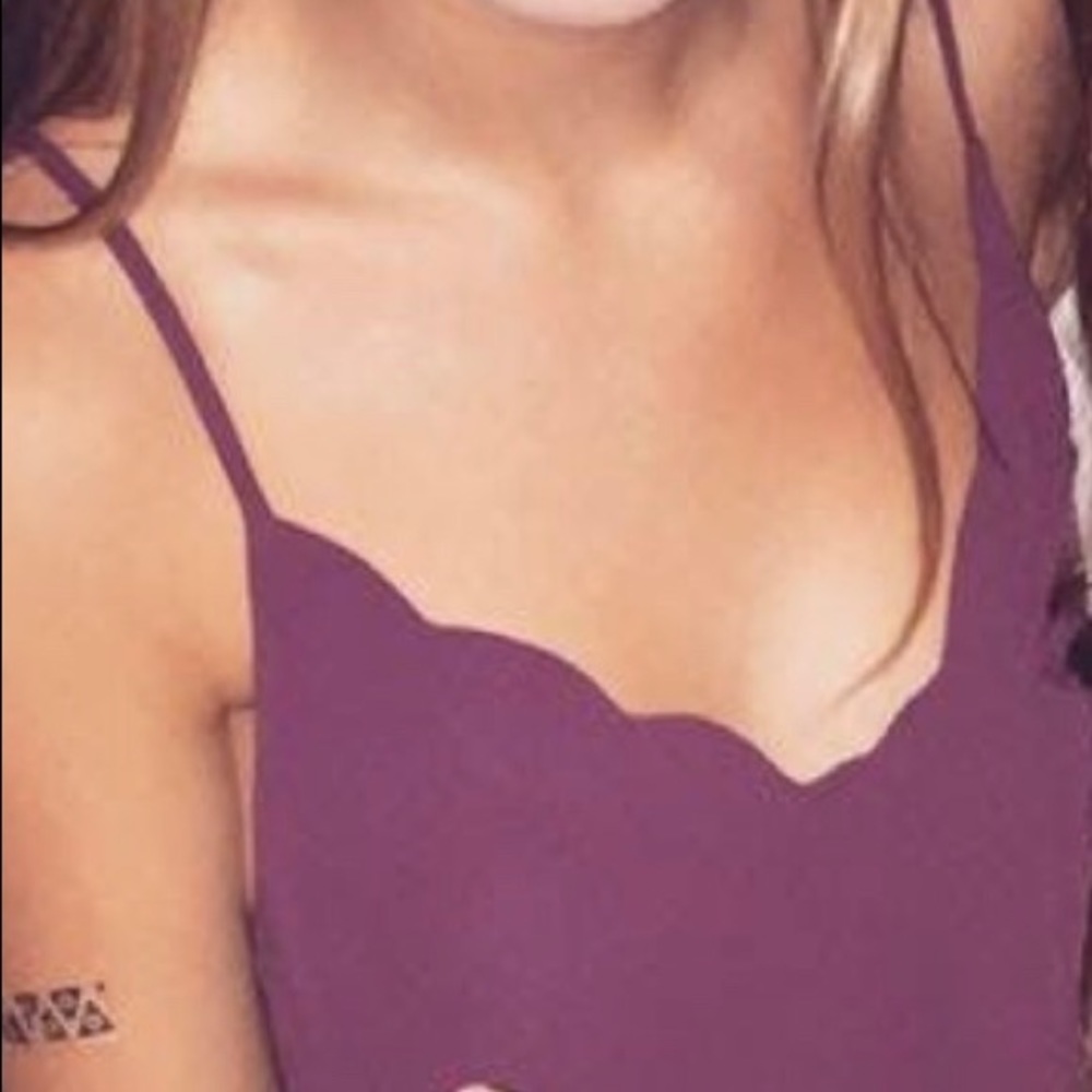 Maroon Scallop Tank - Picture 2 of 2